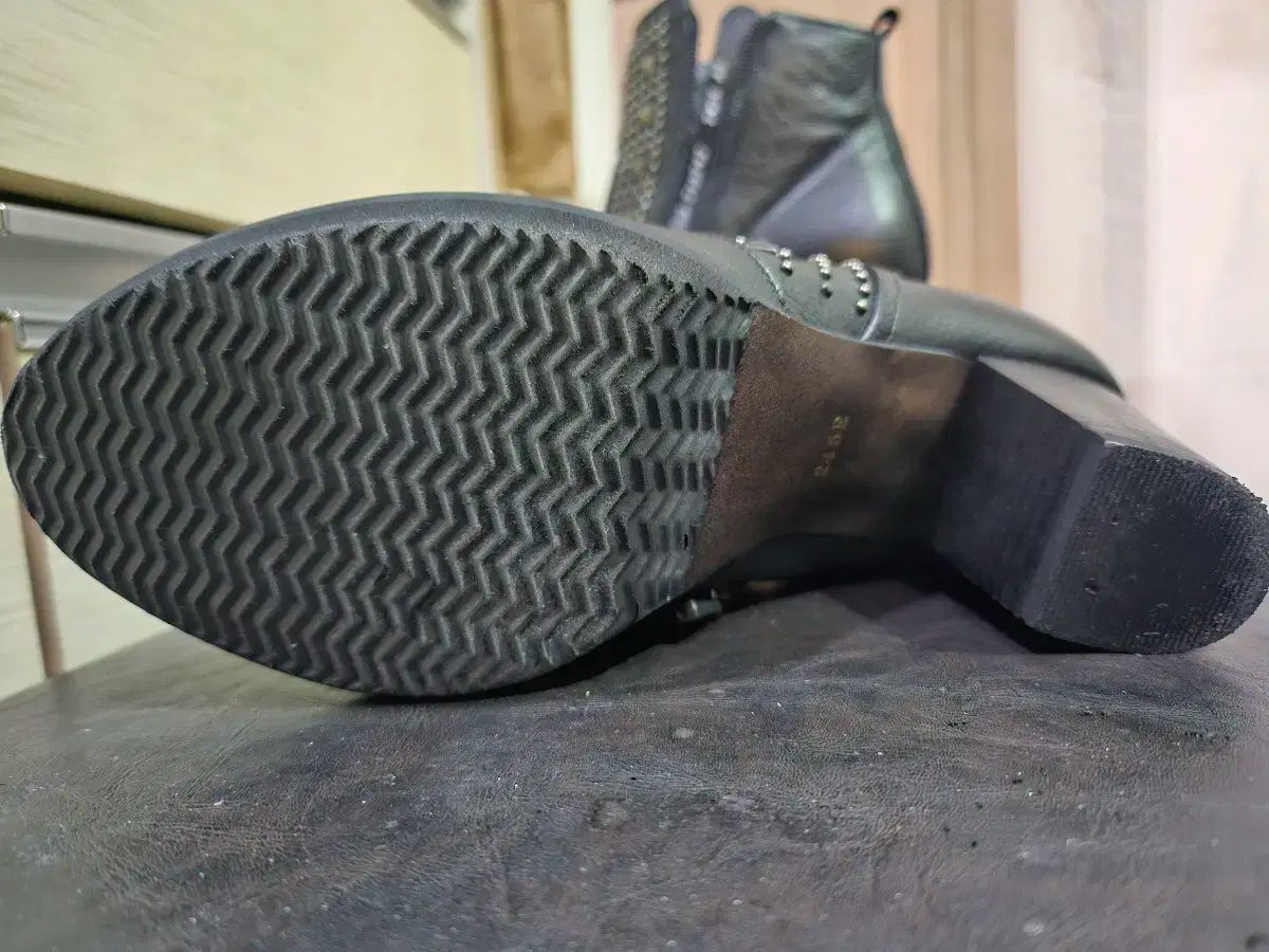 LOUIS VUITTON(ルイヴィトン) ブーツ 36 レディース - 黒×ゴールド