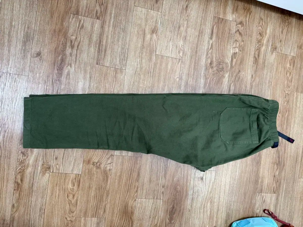 グラミチルーズテーパードパンツ オリーブ Mサイズ