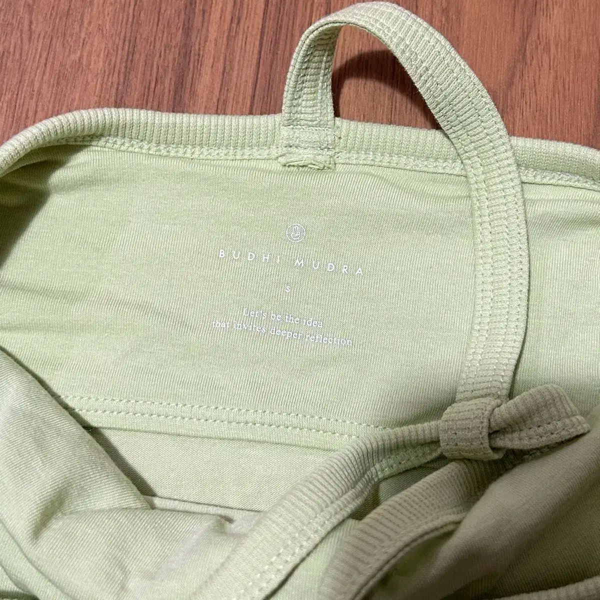 ブディムドラ トップス