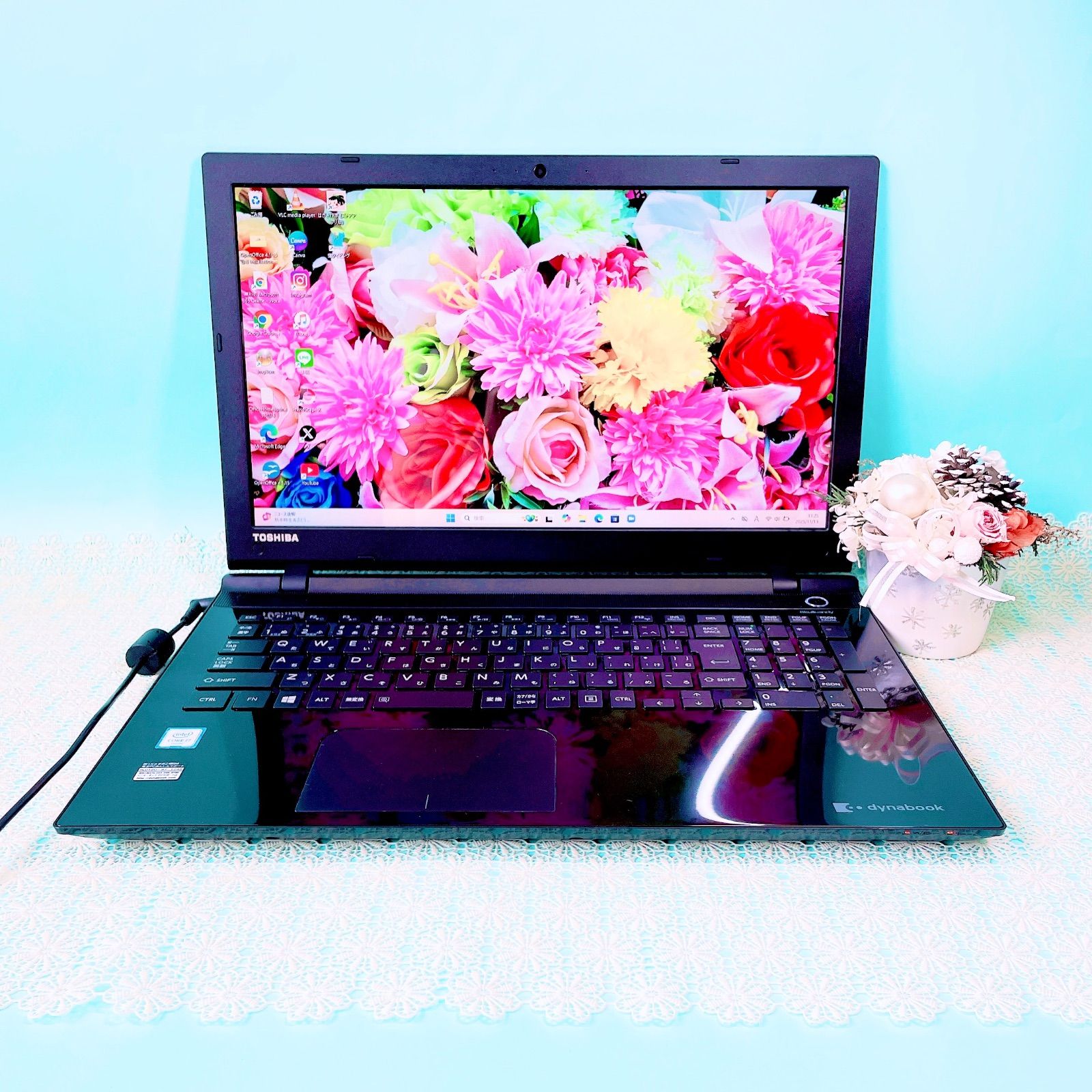 液晶美品✨Corei7✨️おしゃれブラック✨️薄型ノートパソコン