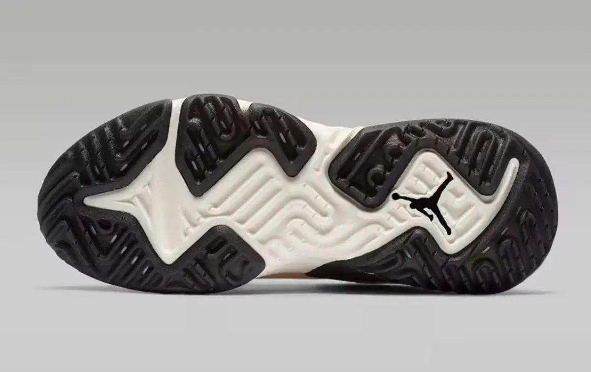 ナイキジョーダンデルタマン