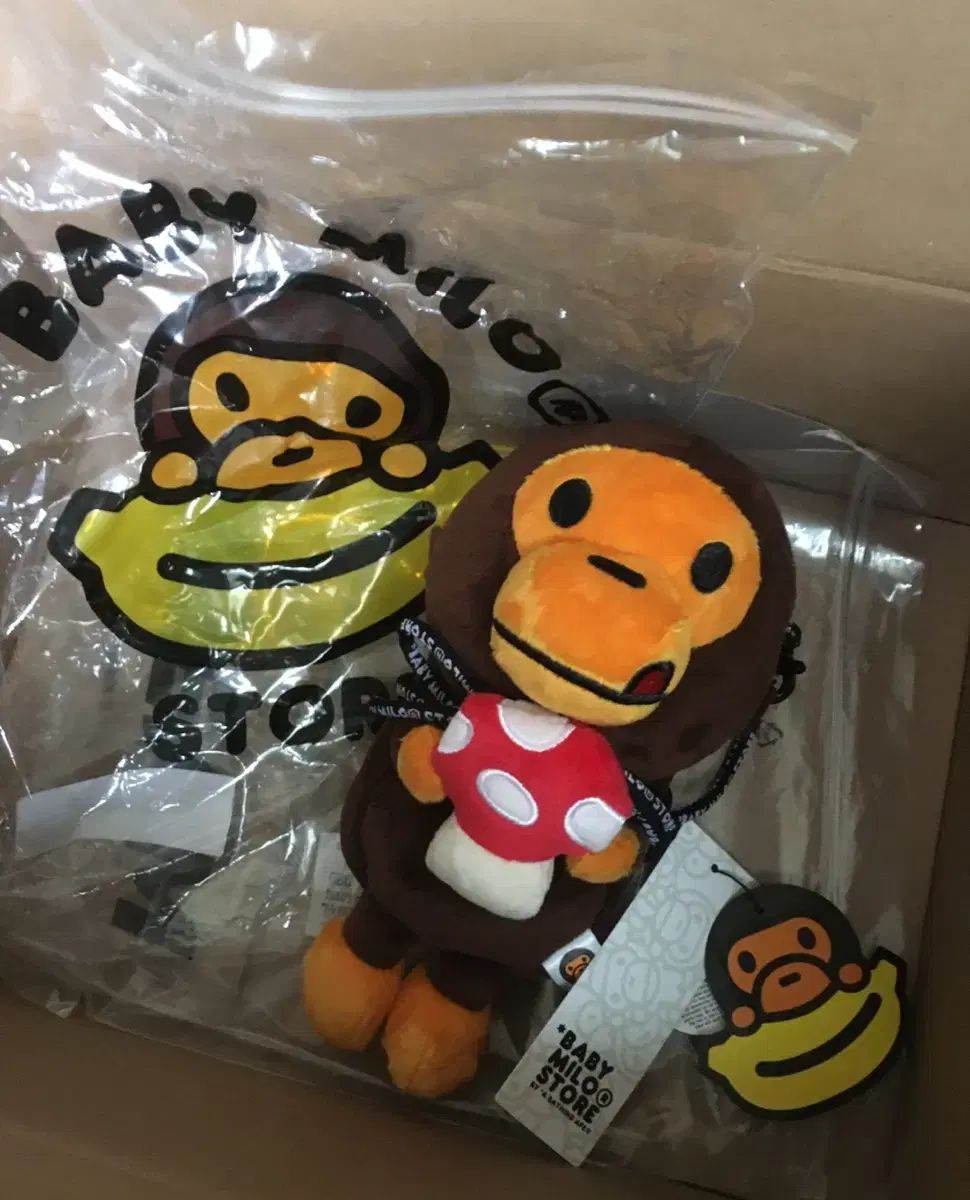 A BATHING APE® ベイビー マイロ PLUSH モバイルバッグ マッシュルーム クロスバック