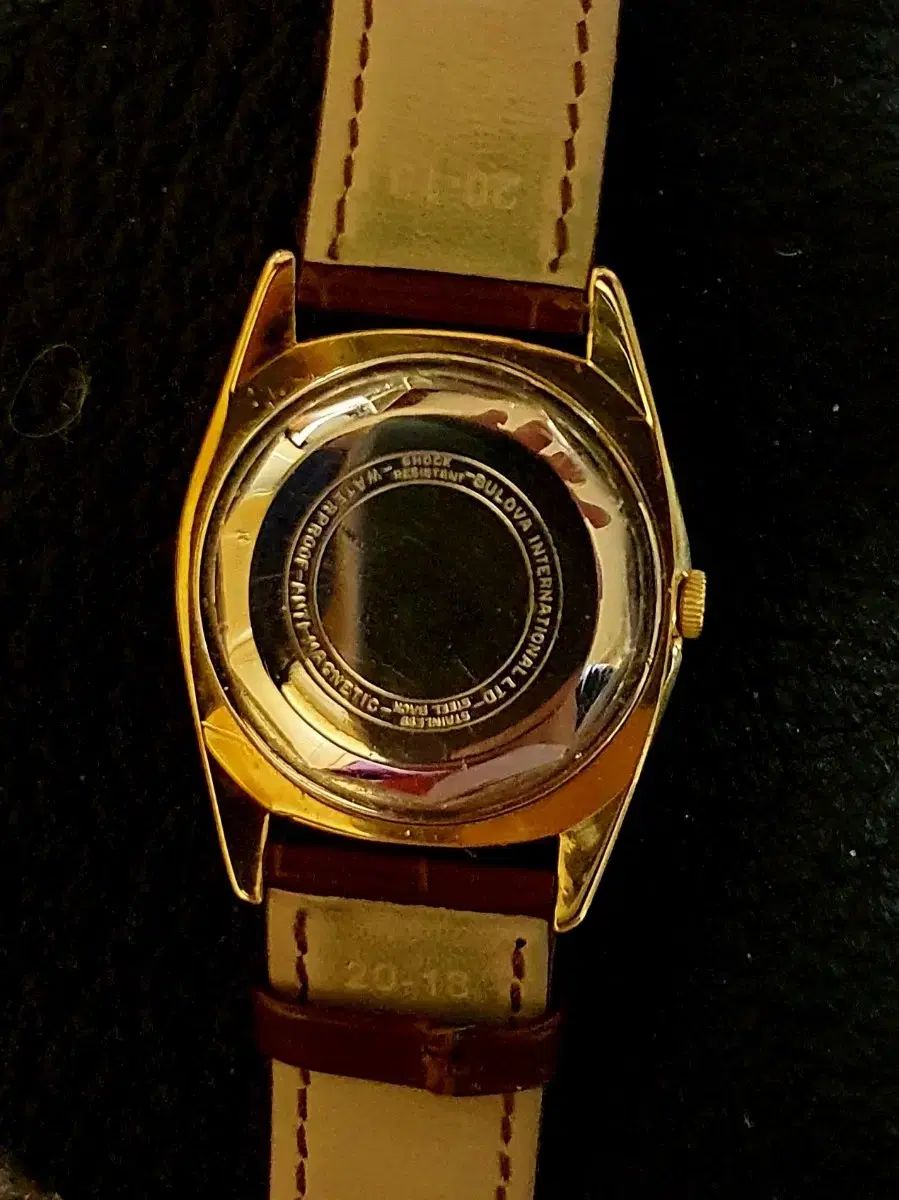  BULOVA ブローバ ヴィンテージ 自動 ゴールド 時計 Tシャツ 自動巻き時計 腕時計(アナログ)