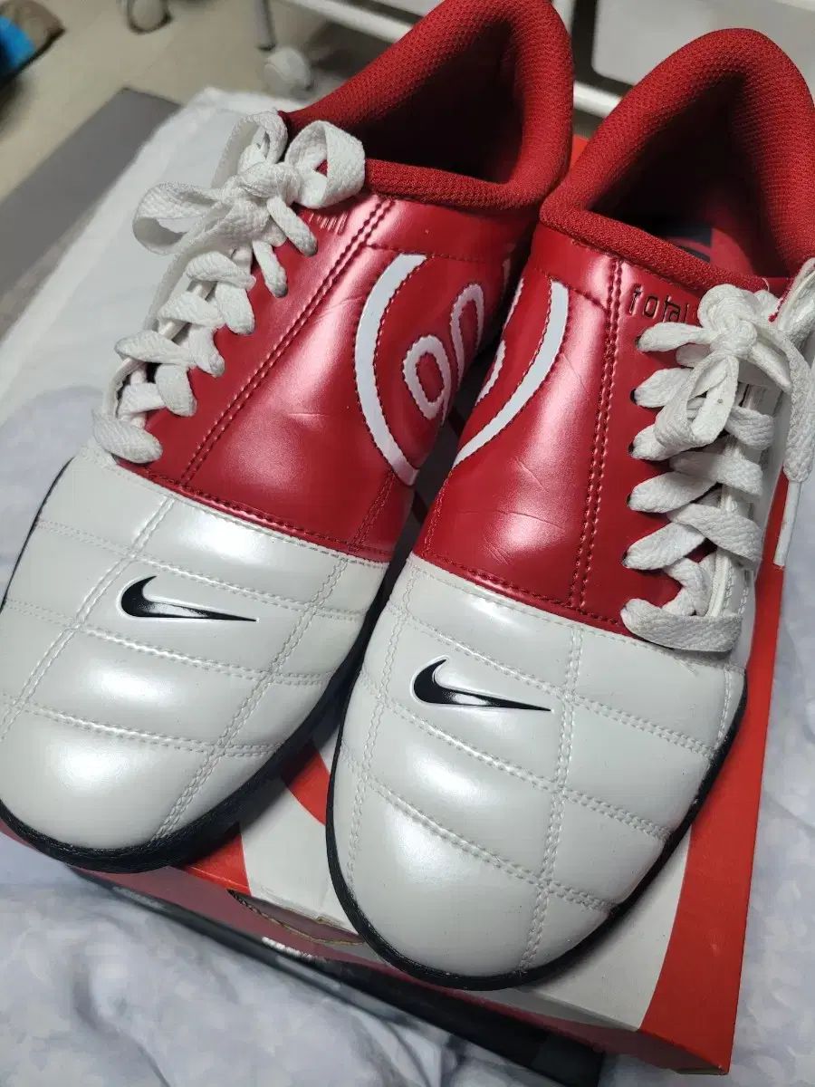 ナイキ トータル90 白レッド 260