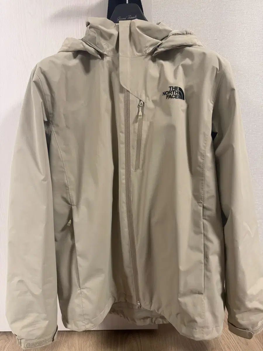 THE NORTH FACE ザノースフェイス ウィンドブレーカー ベージュ L
