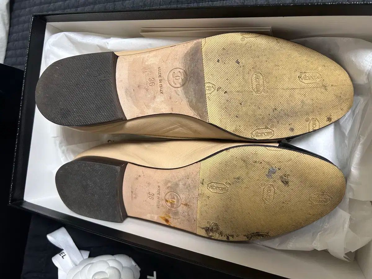 フラットシューズ