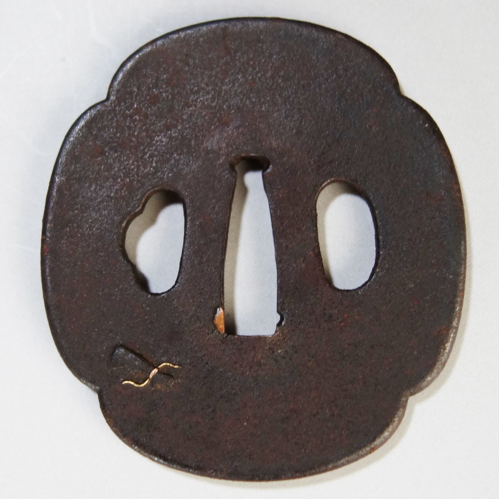 鍔 【 在銘 鉄地 象嵌 合戦道具梅桜花図鍔 】 日本刀 刀装具 鐔 骨董