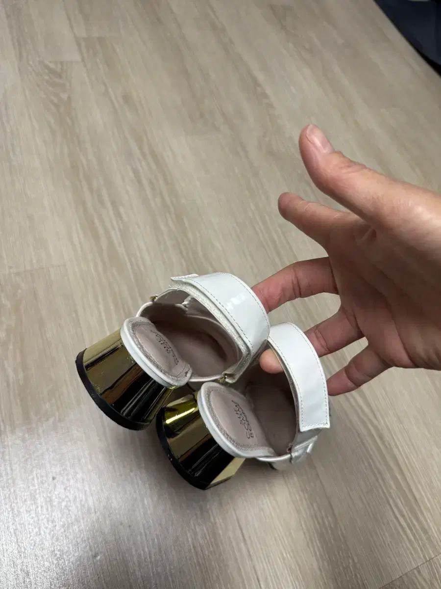 シューコンマボニー 白 ミュール スリングバック 235