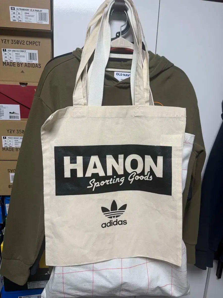 モデル アディダス HANON エコバッグ アイボリー