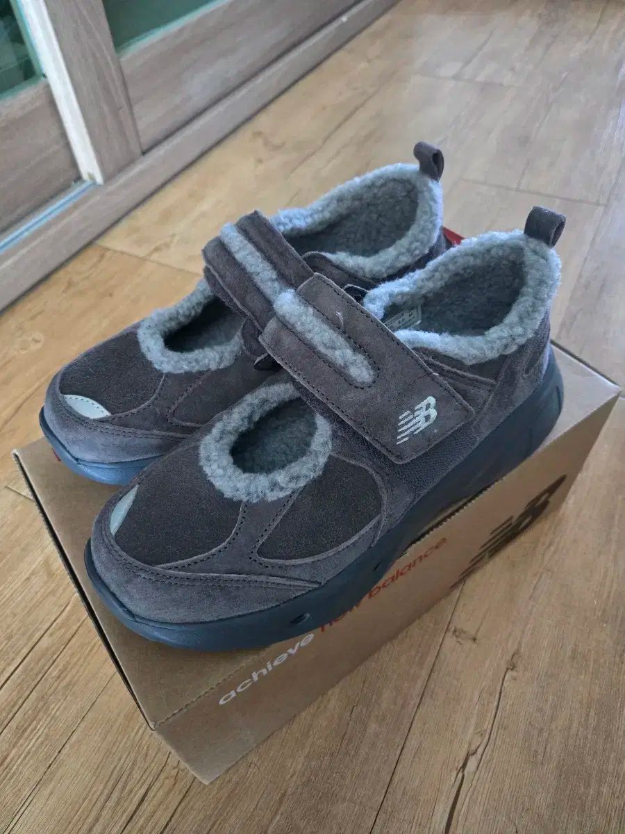  ニュー ンス ウィンター ブリーズ 240 その他 靴