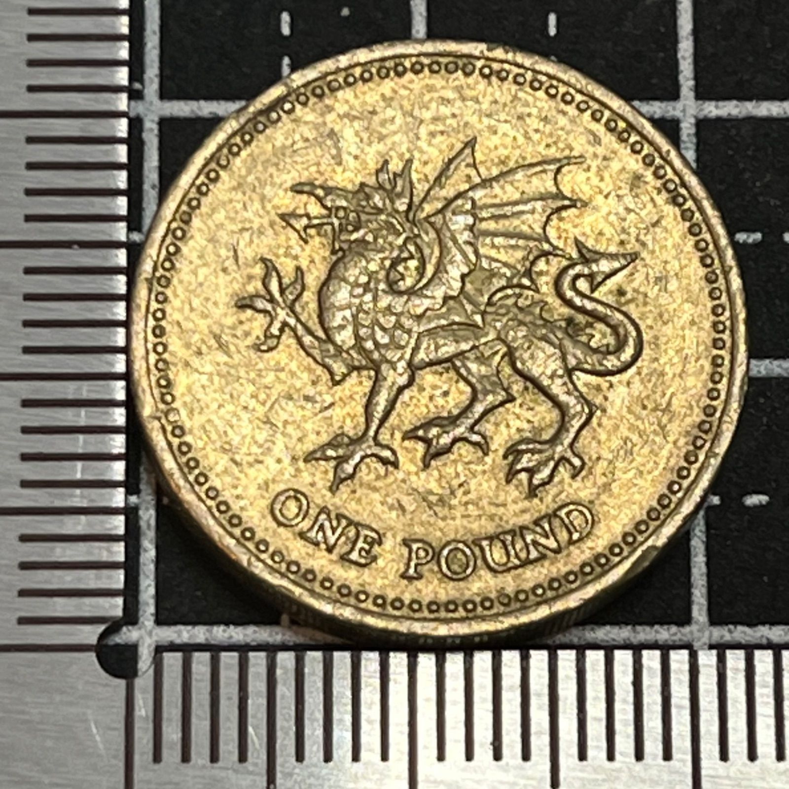 イギリス 1ポンド硬貨 2000年 ウェールズ・レッドドラゴン人気デザイン