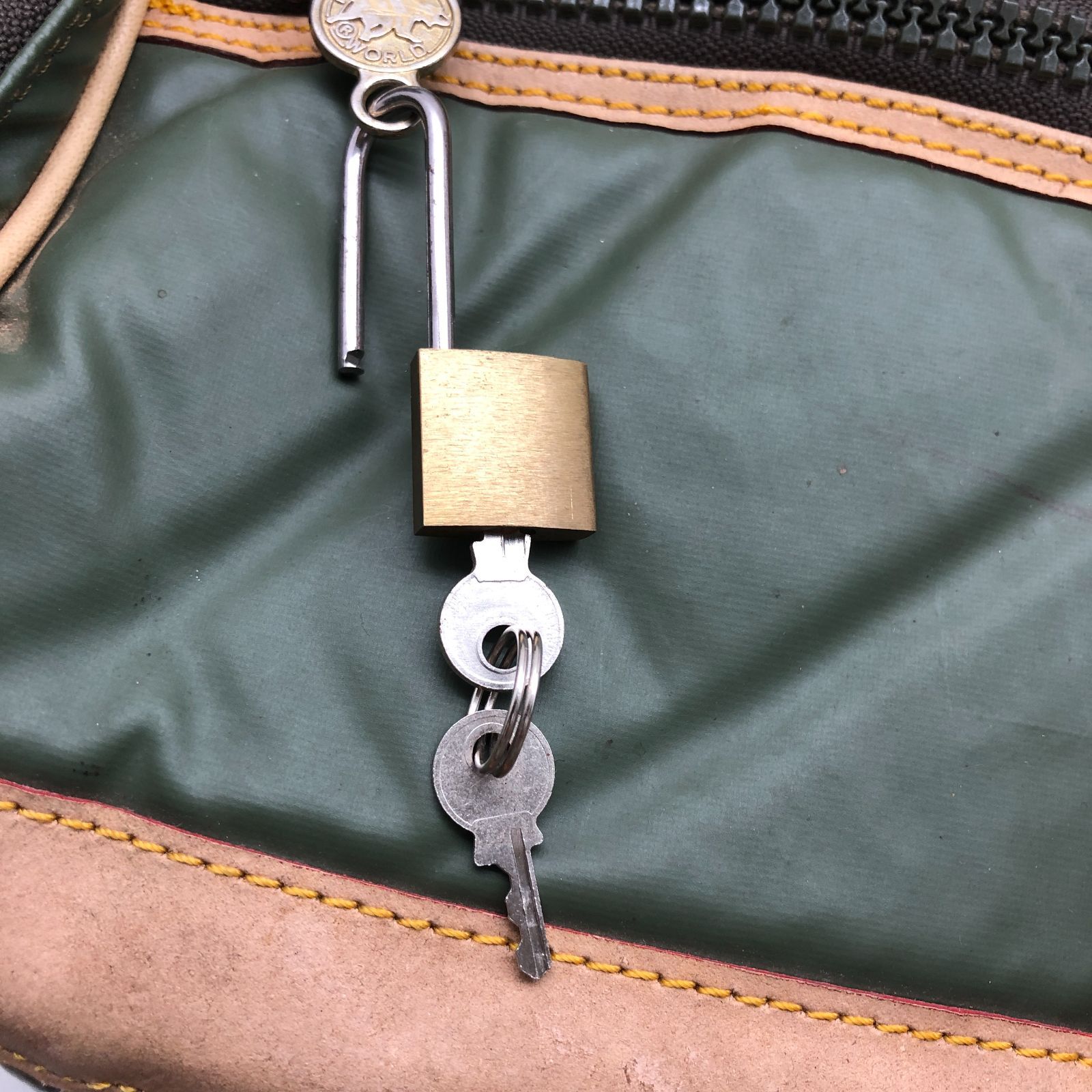 ハンティングワールド ボストンバッグ カーキ ブラウン 0712-S6503t ハンティングワールド ボストンバッグ カーキ ブラウン 0712-S6503t