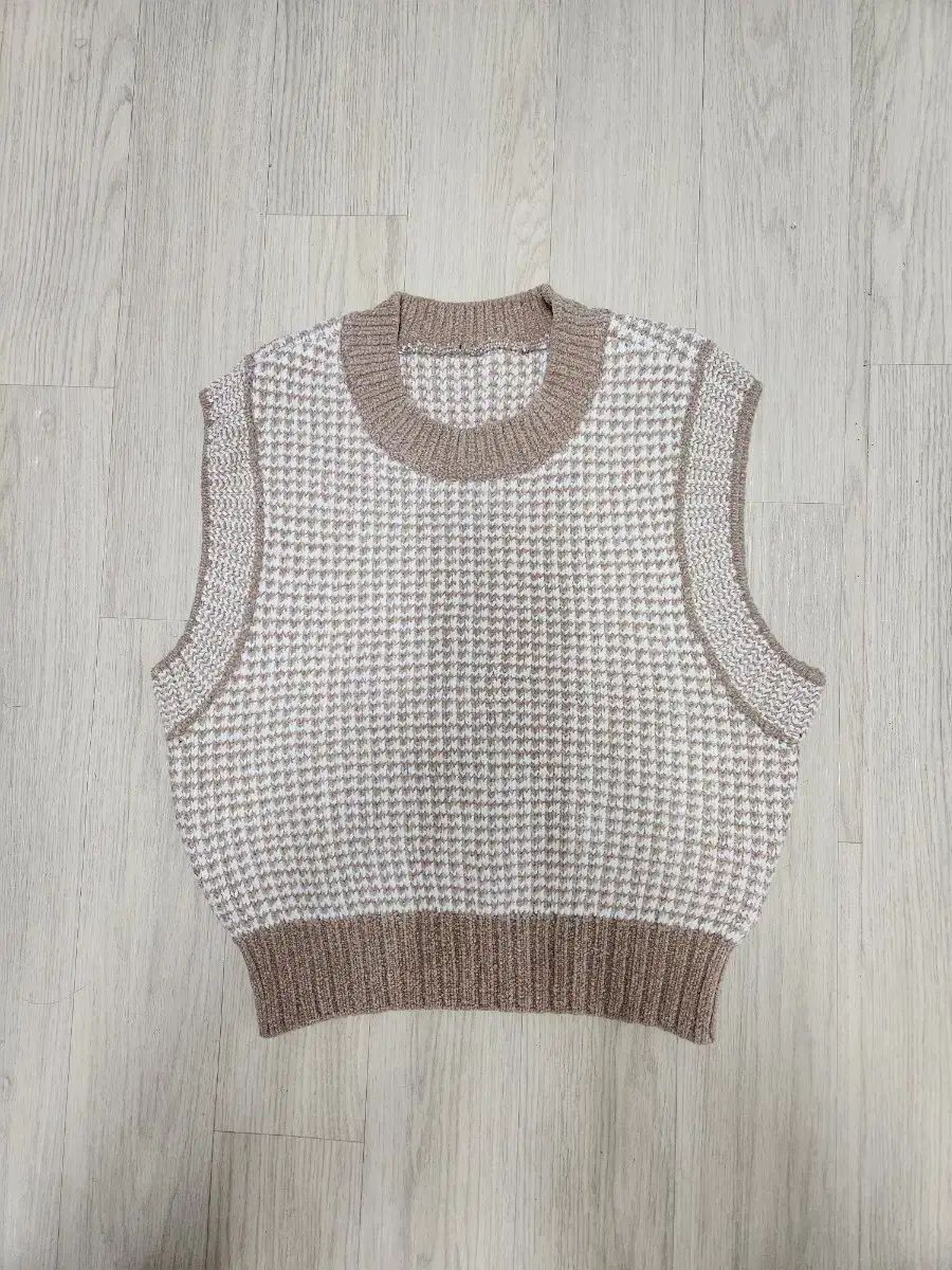 フットジョイ クロップドニットベスト