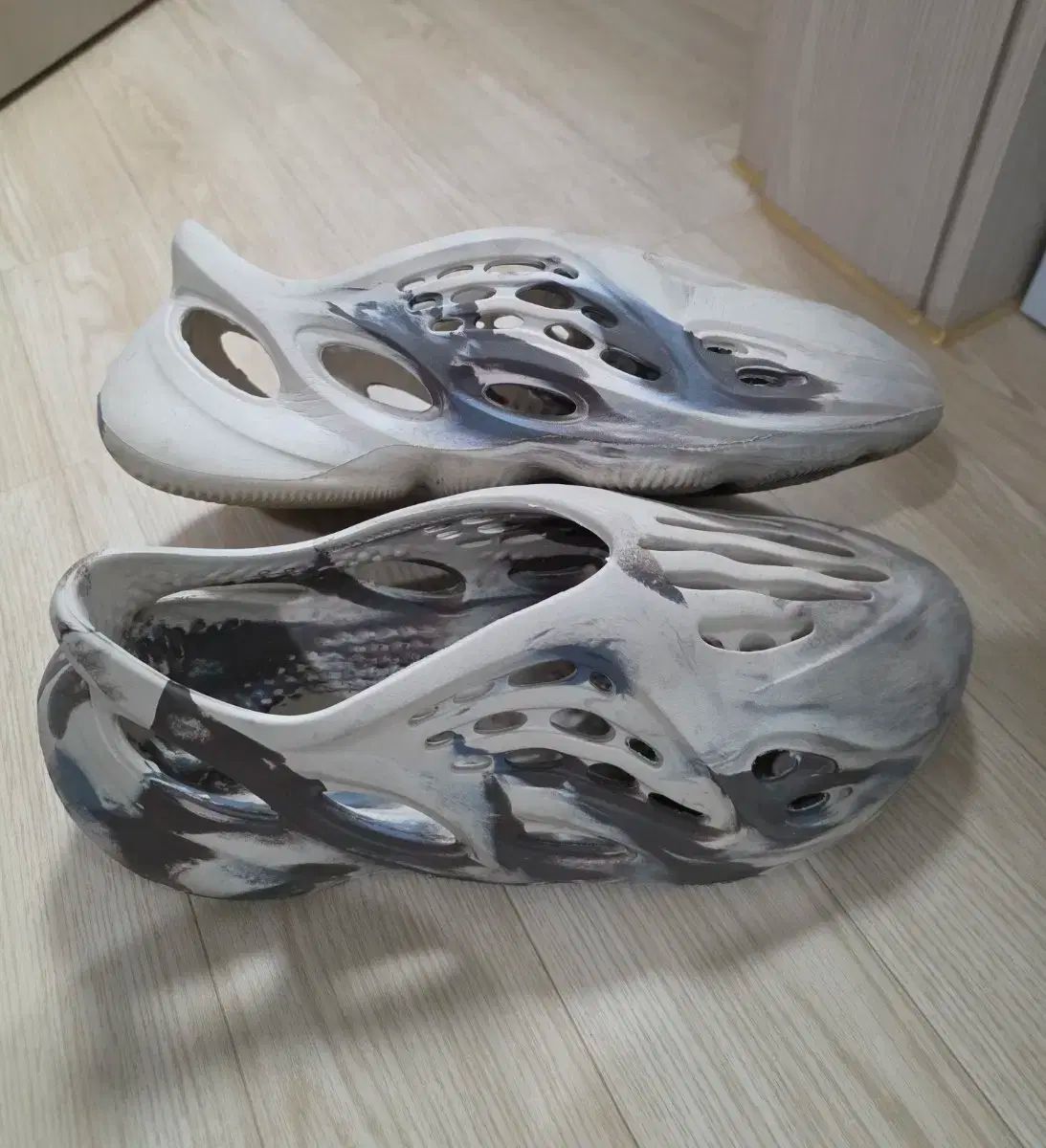 アディダス イージー フォーム ランナー 275