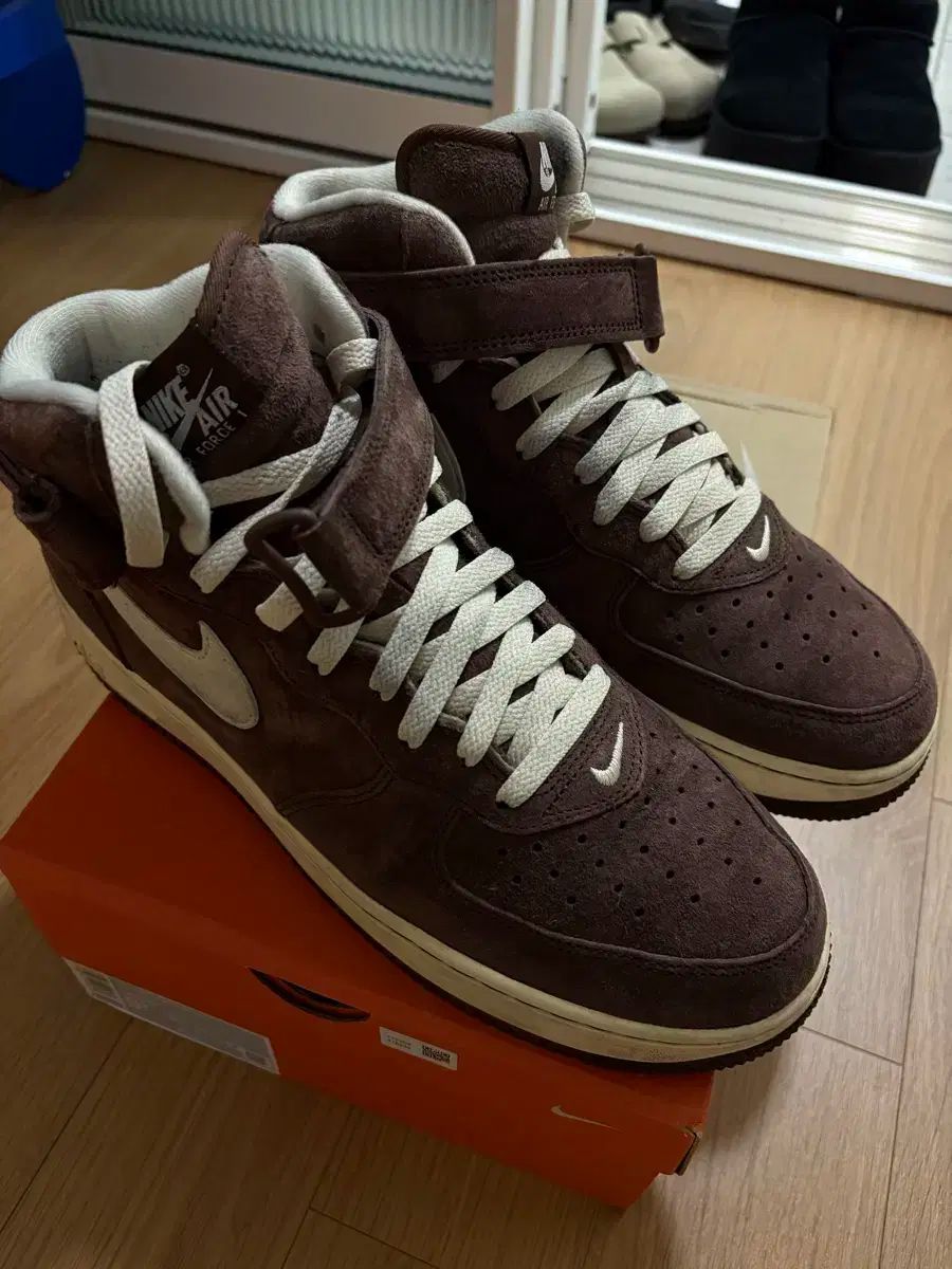 ナイキ エアフォース 1ミッド 07 QS KOLEAT チョコレート