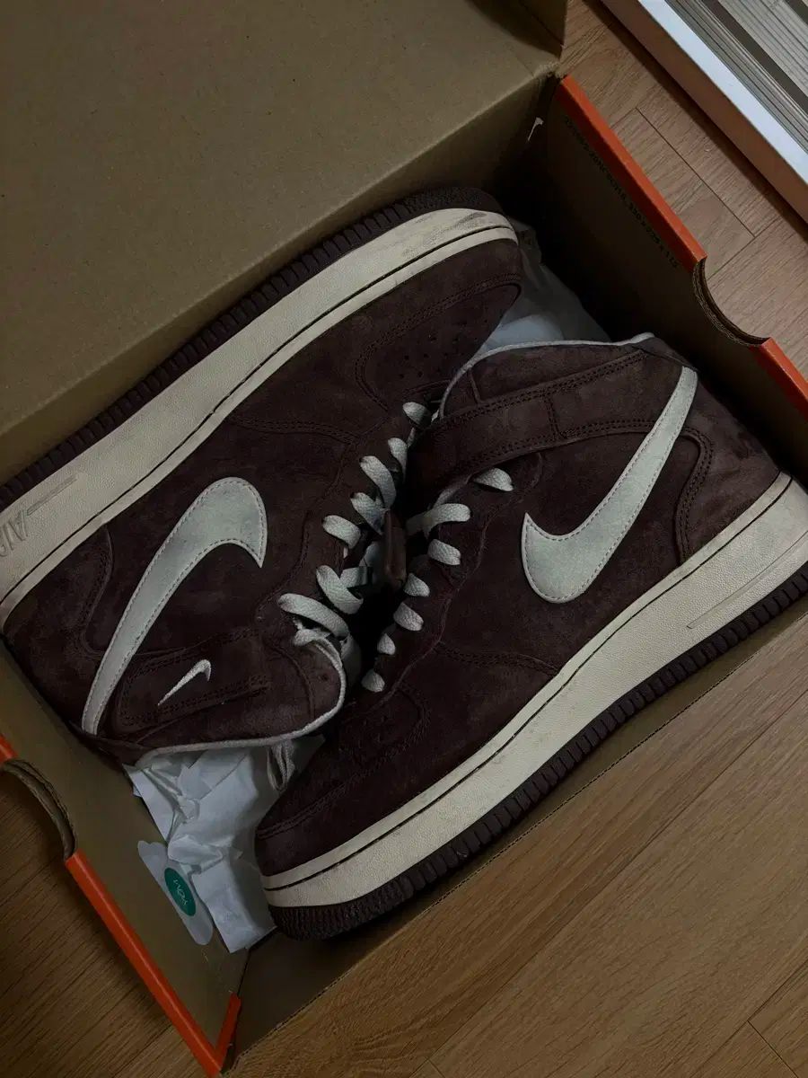 ナイキ エアフォース 1ミッド 07 QS KOLEAT チョコレート