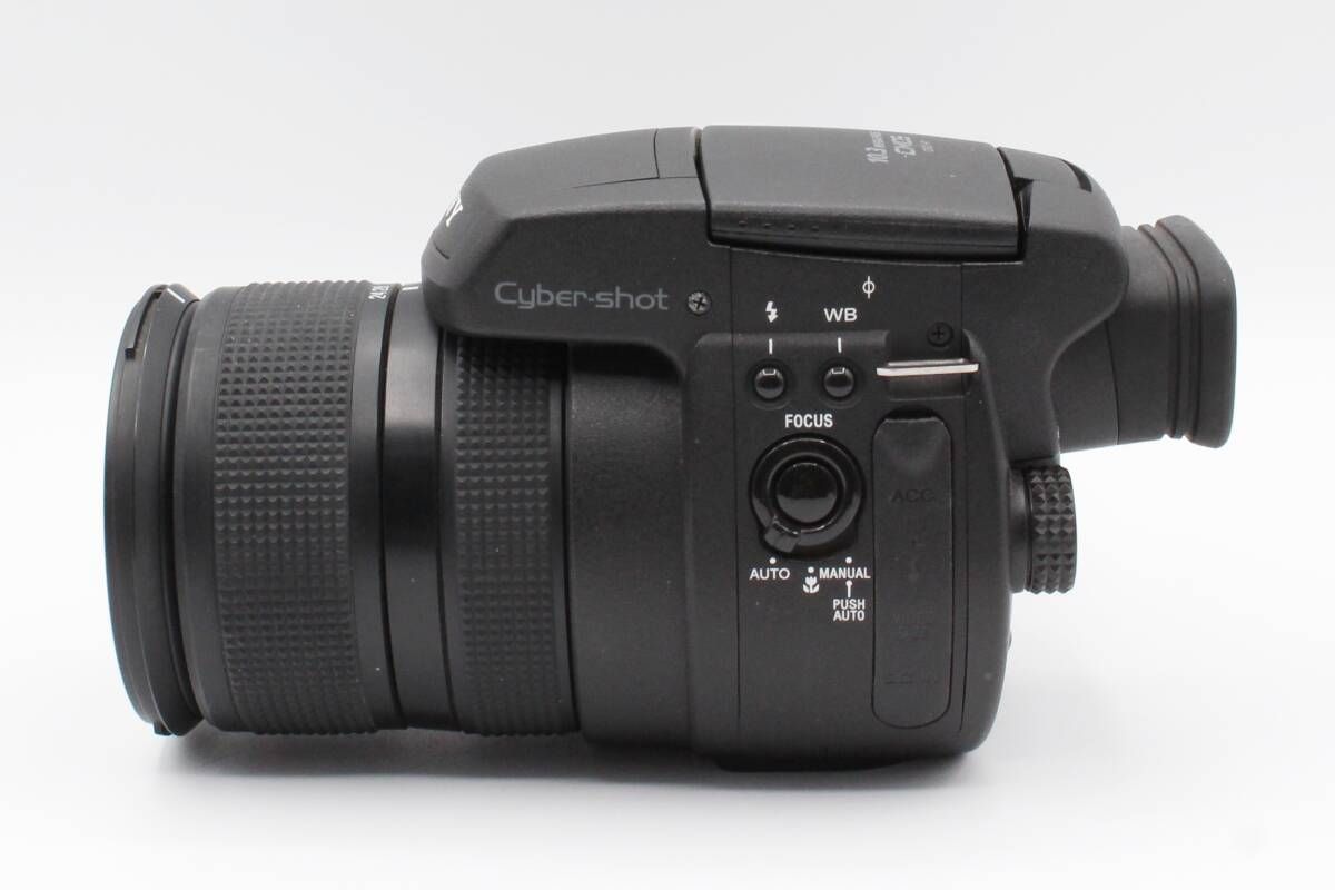 コンパクトデジタルカメラ