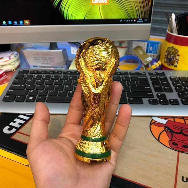 カタール FIFA ワールドカップ トロフィー レプリカ 36cm 原寸大モデル