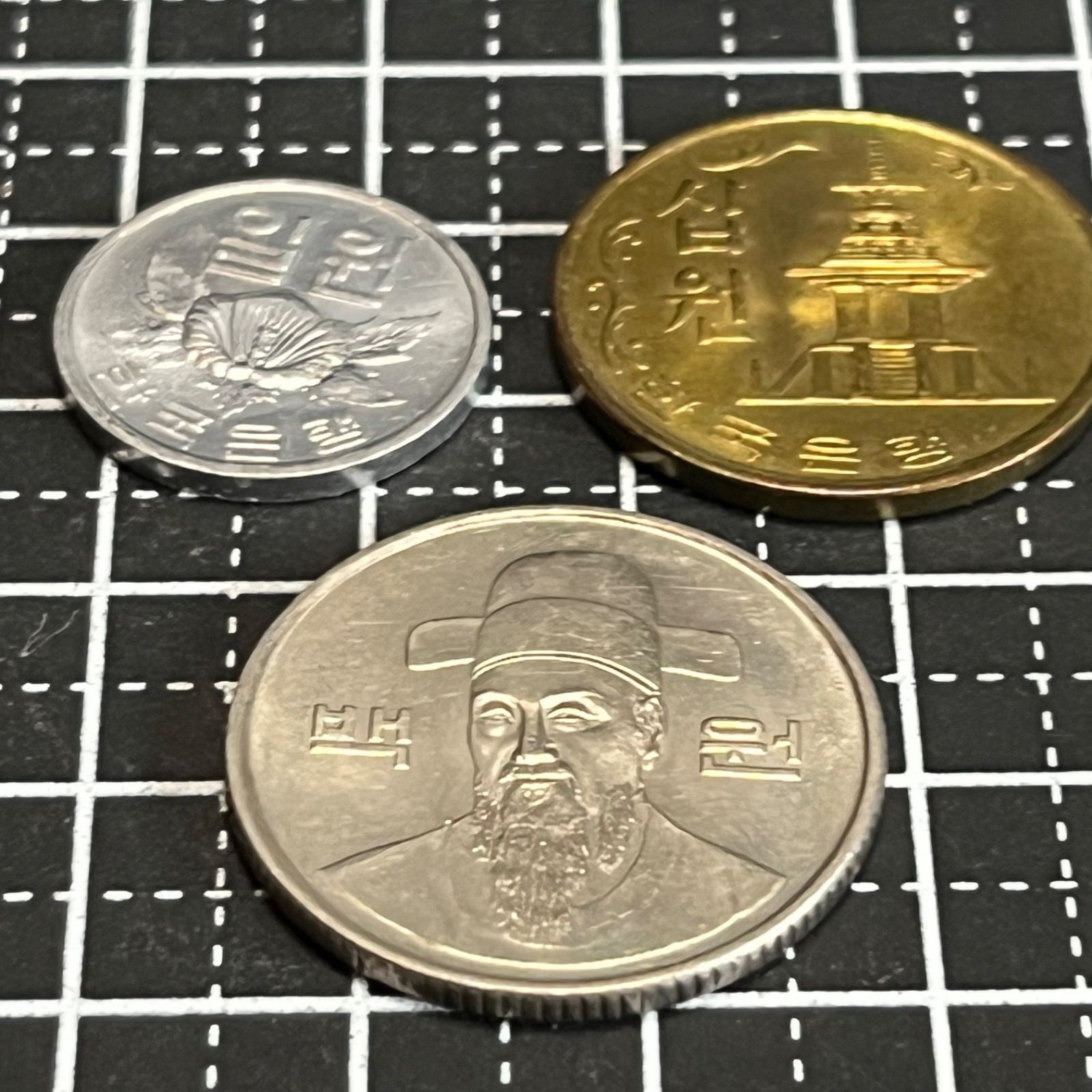 韓国ウォン 古銭3枚セット／1ウォン1977・10ウォン1972・100ウォン1984