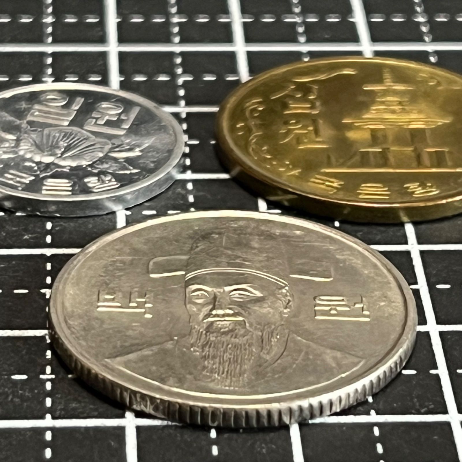 3284【大韓民国・韓国】10ウォン　アルミ貨　　古銭　1000枚セット 韓国ウォン 古銭3枚セット／1ウォン1977・10ウォン1972・100ウォン1984