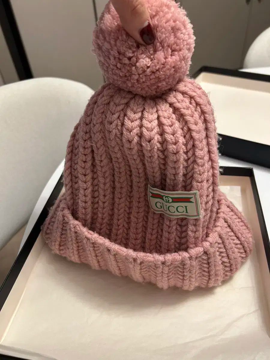 グッチ ピンク ポンポン ニット帽 M サイズ - メルカリ