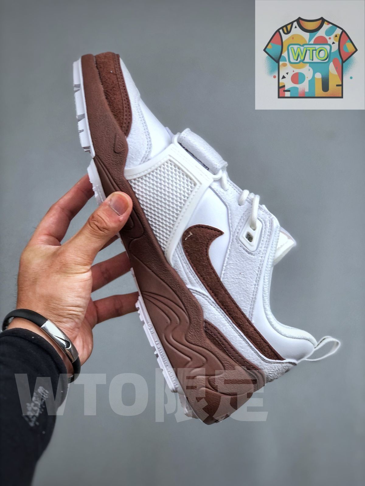 トラヴィススコット × ナイキ ズームフィールドジャックス ホワイトアンドライトチョコレートHQ3073-100-WTO輸入2