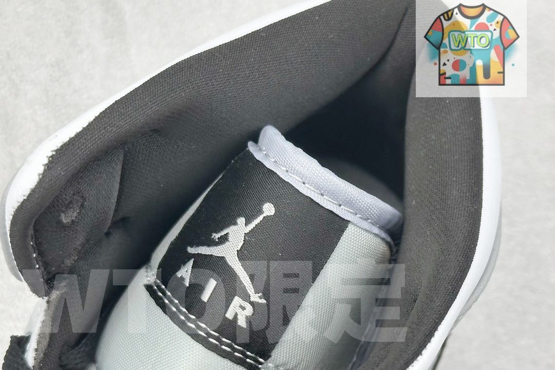 ライトスモークグレー