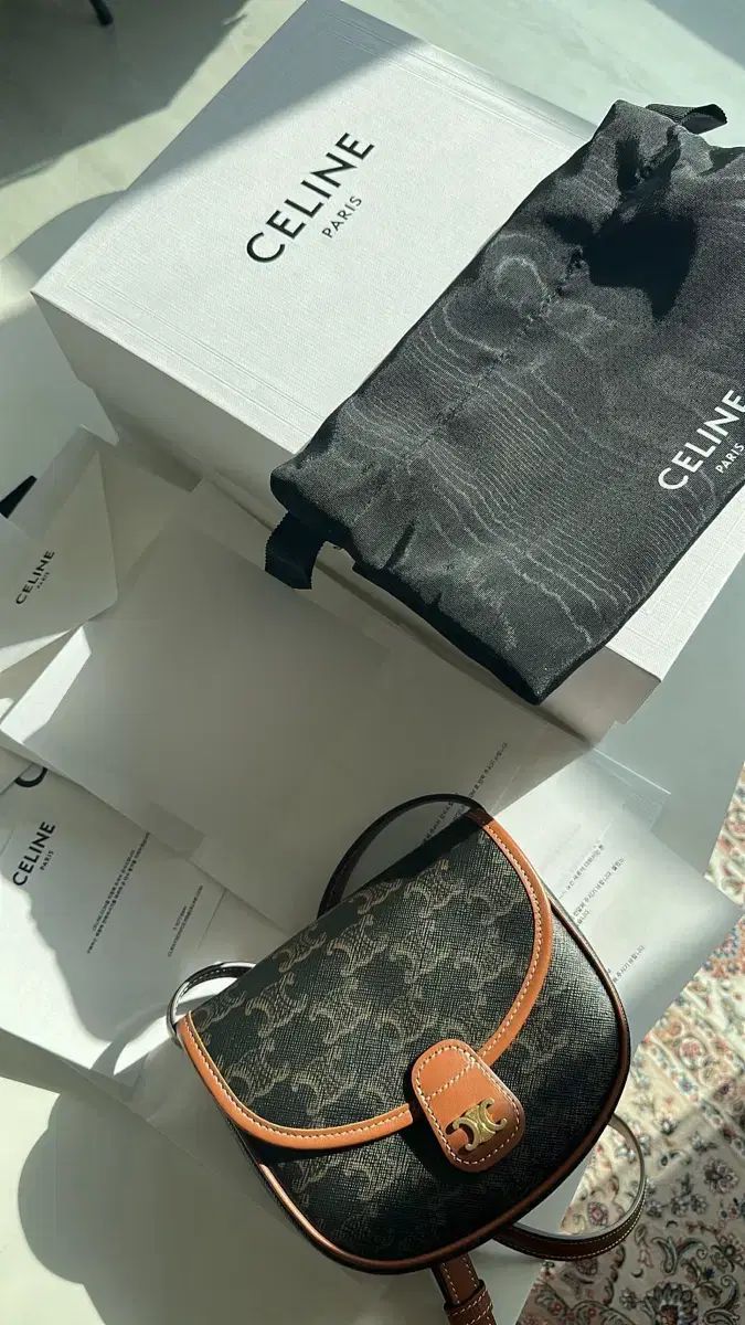 海外ブランド通販専門店。 Celine セリーヌ ツリー トリンオフ ミニ ベサチェ 知識