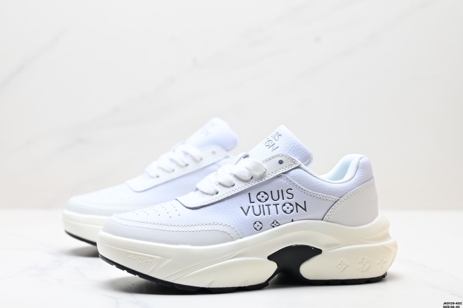 ロー カジュアルスポーツシューズ