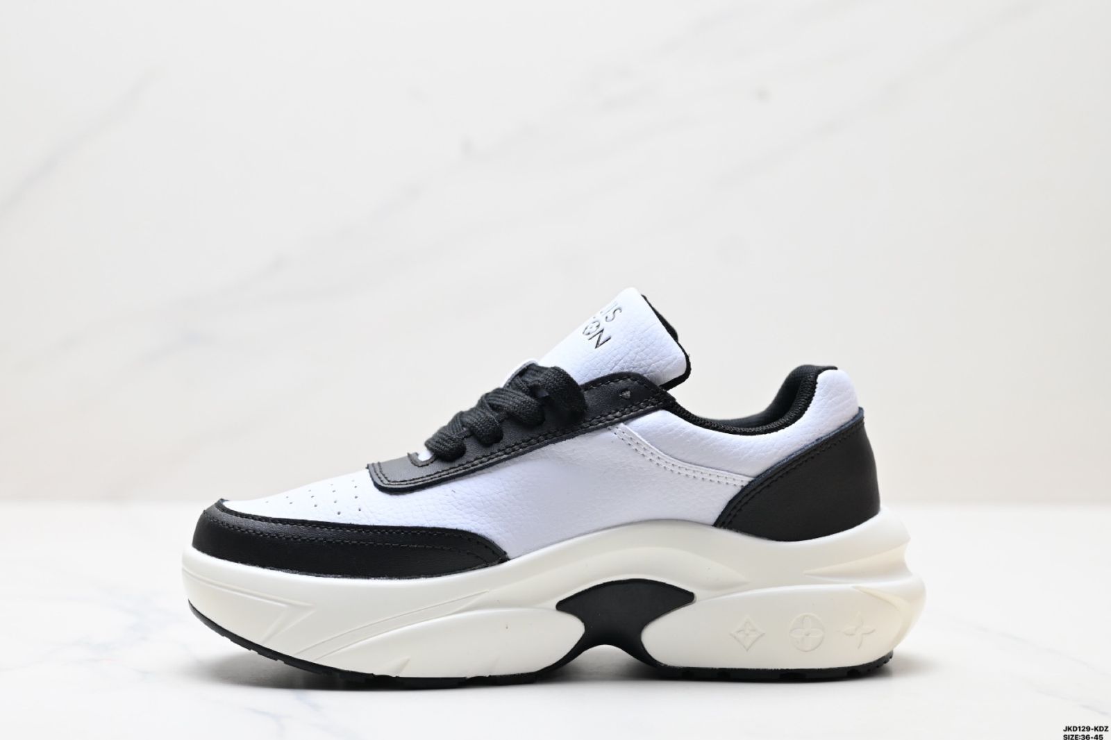 スニーカー ロー