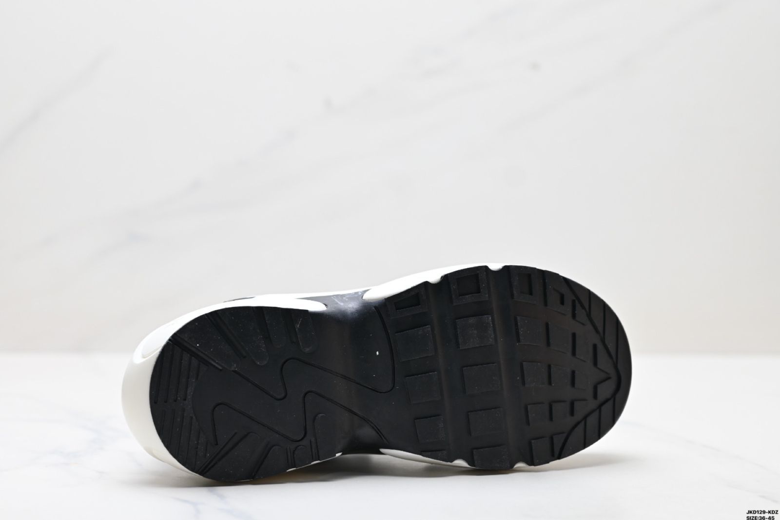 ブラック＆ホワイト WTO輸入1