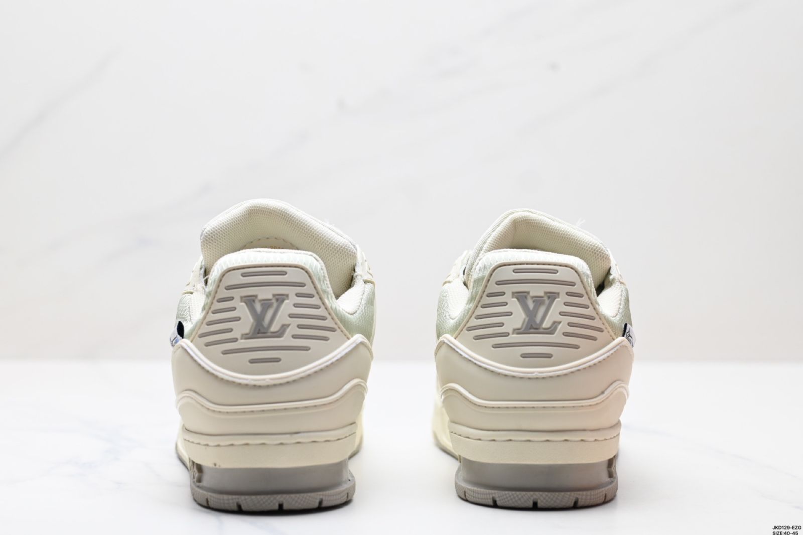 トレーナー スニーカー