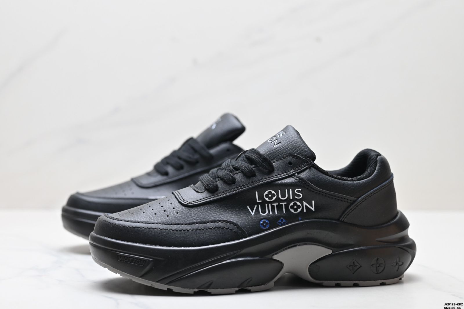 カジュアルスポーツシューズ