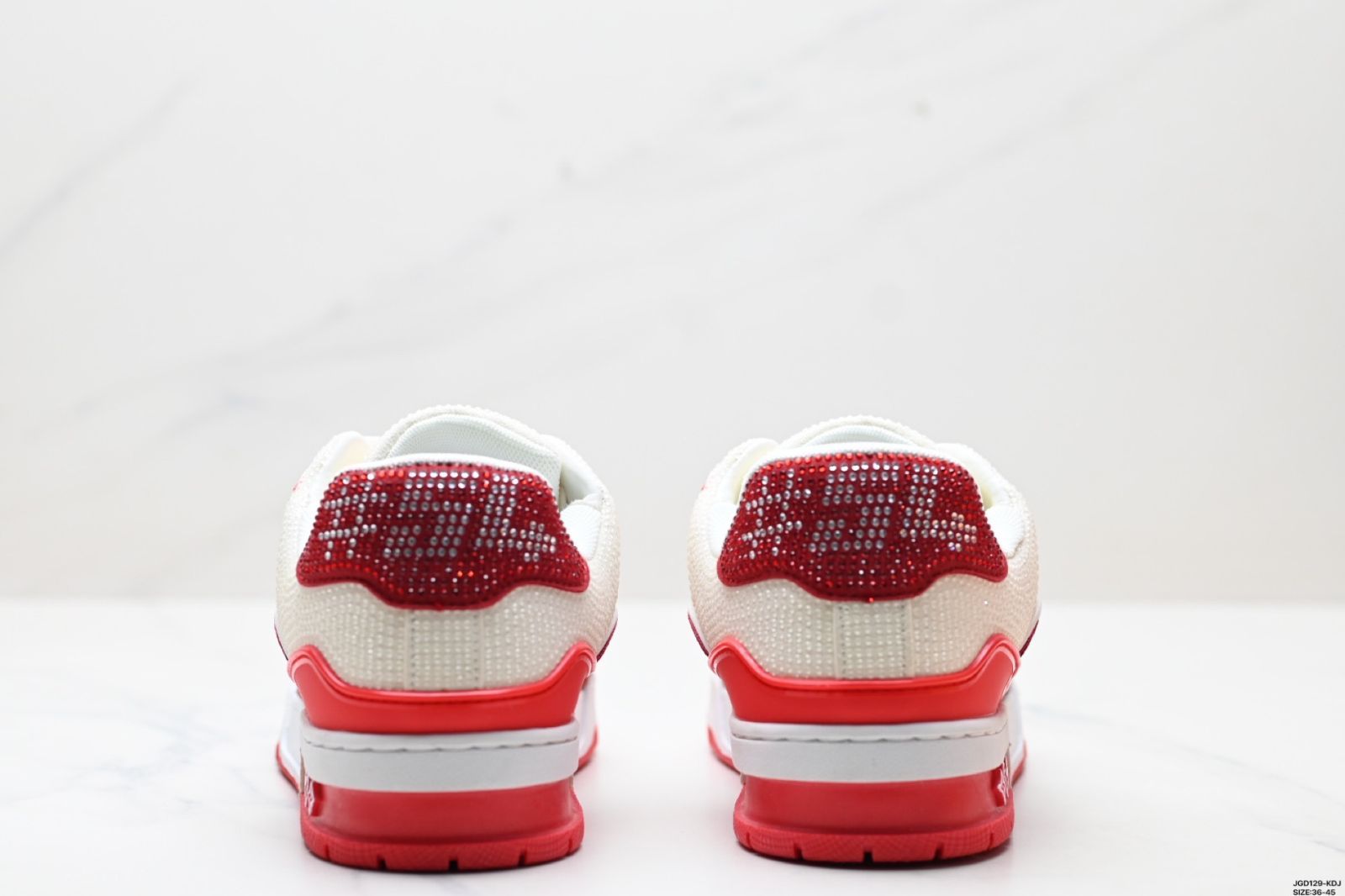 カジュアルスポーツシューズ