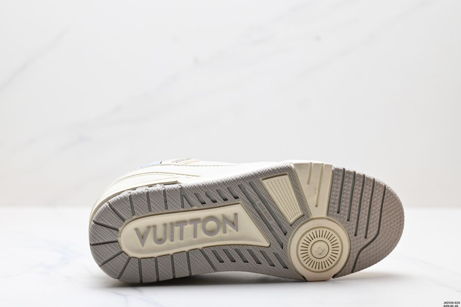 スニーカー ロー