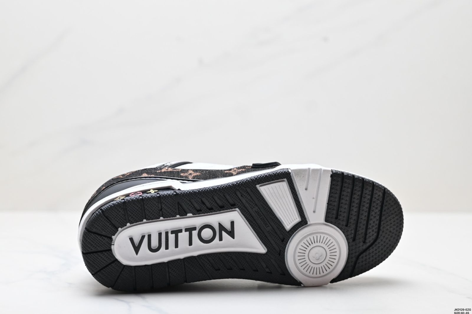 ロー カジュアルスポーツシューズ