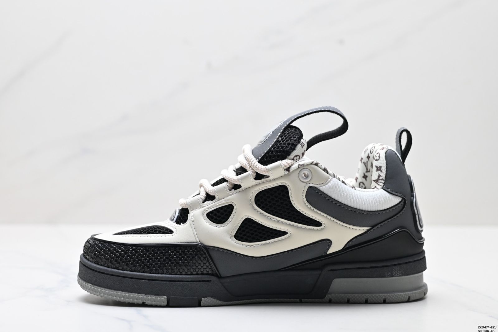 スニーカー モノグラム