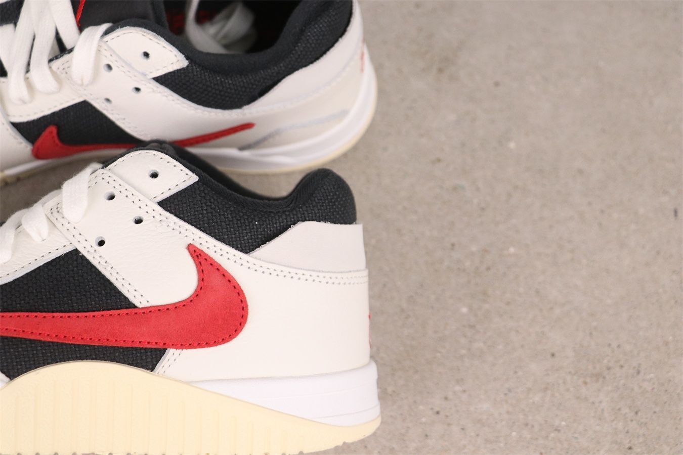 TR ユニバーシティレッド