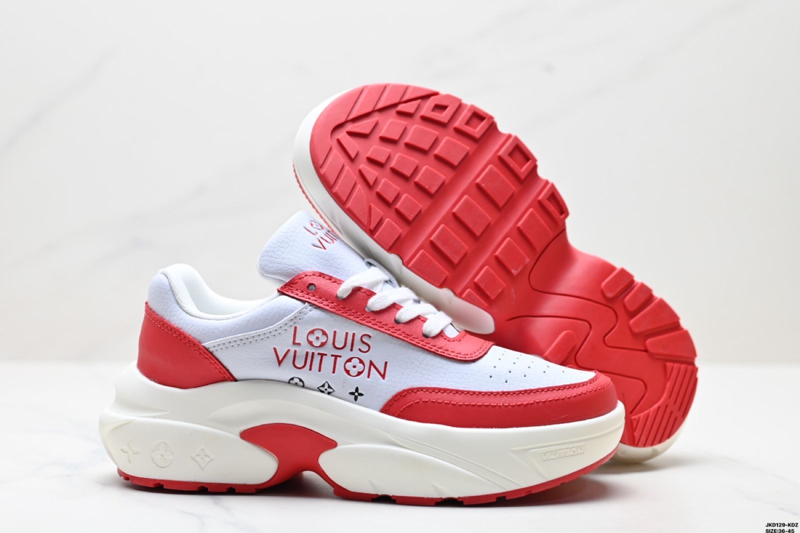 カジュアルスポーツシューズ