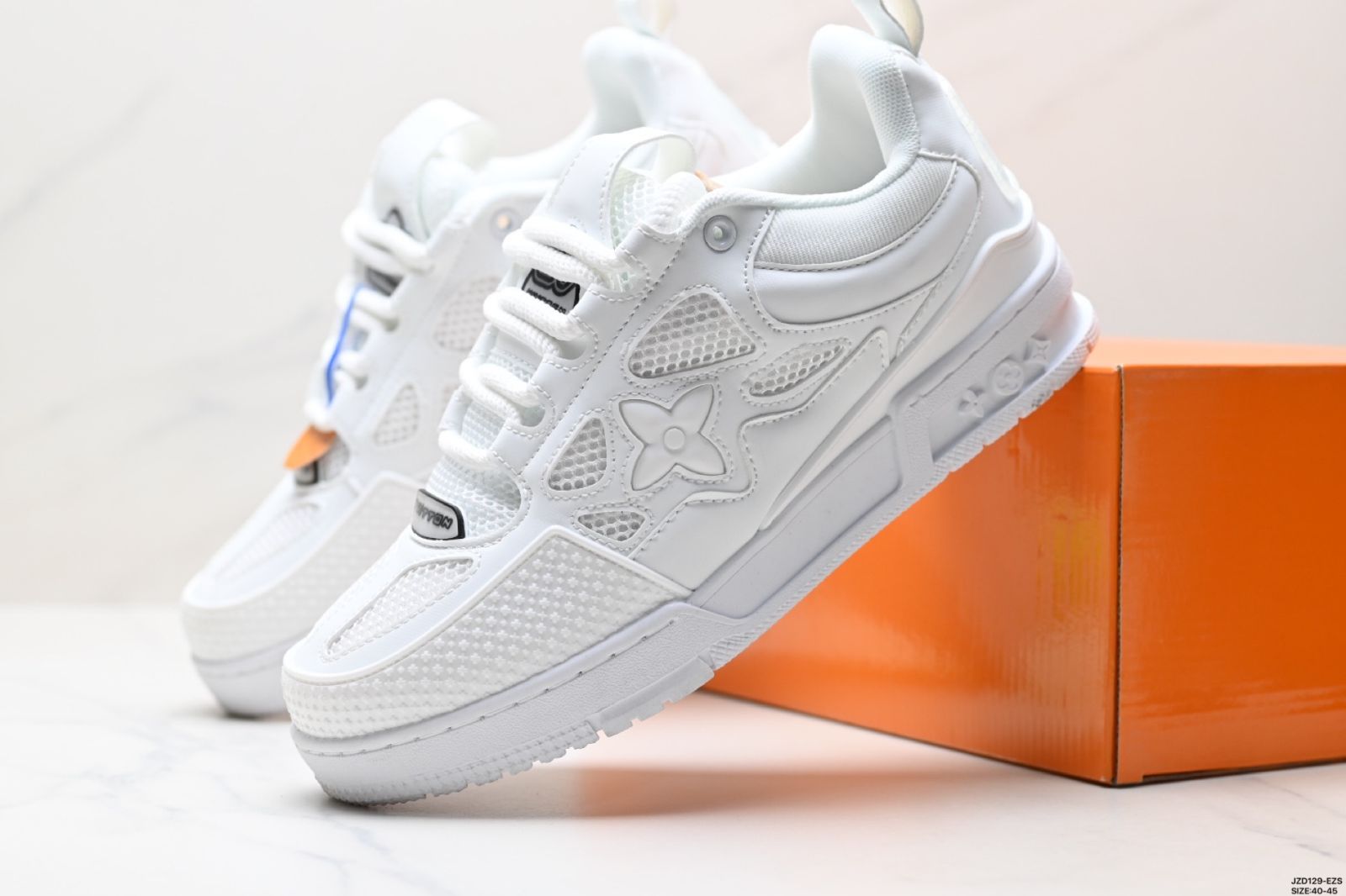 カジュアルスポーツシューズ