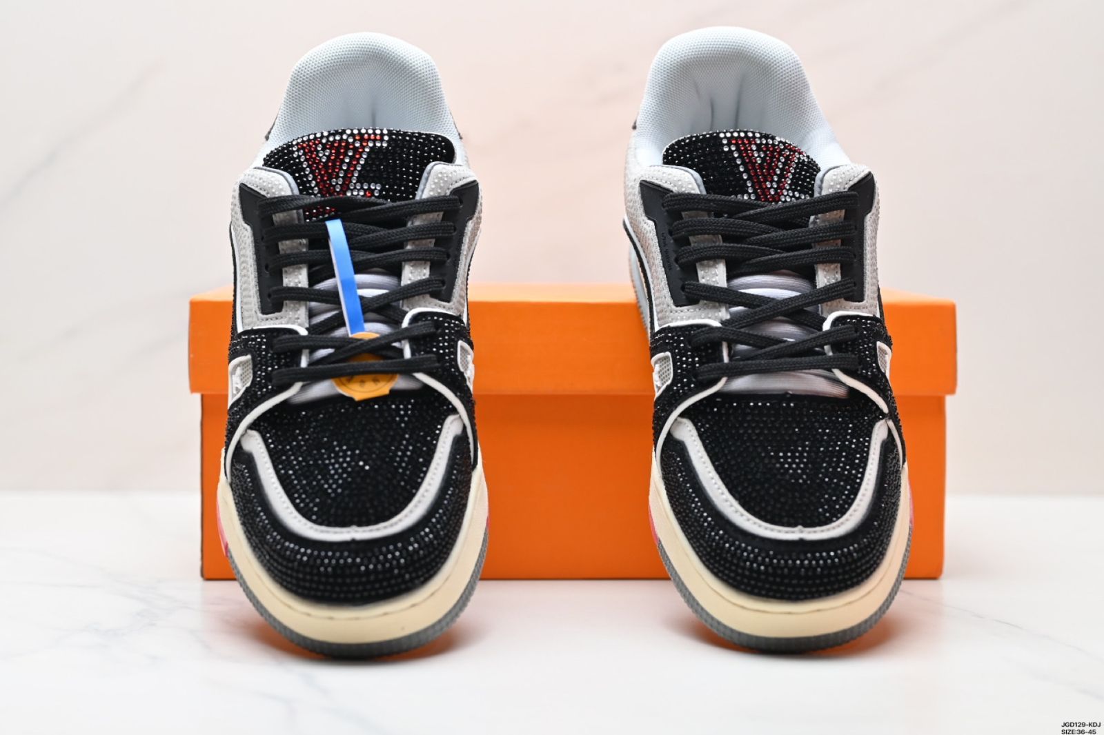 ロー カジュアルスポーツシューズ