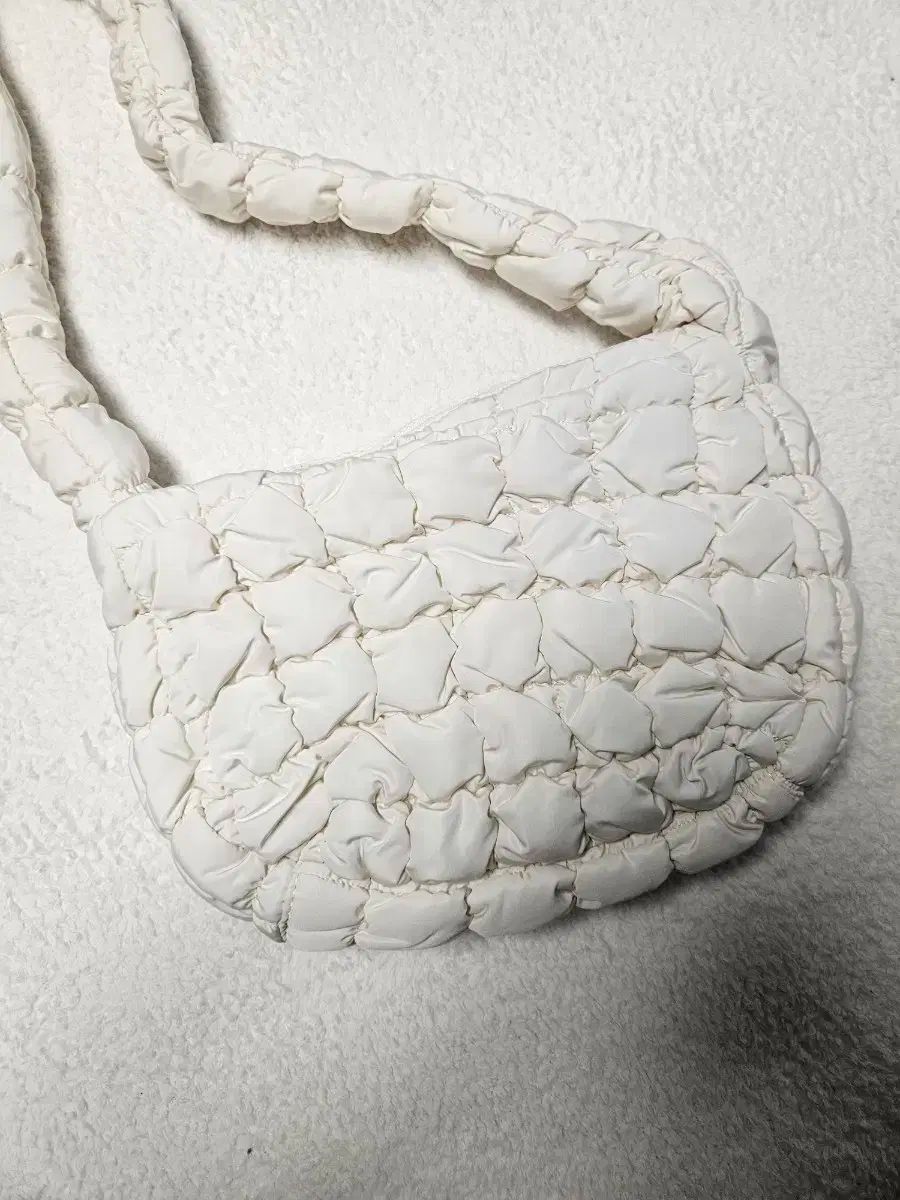 COS キルト メッセンジャーバッグ 白