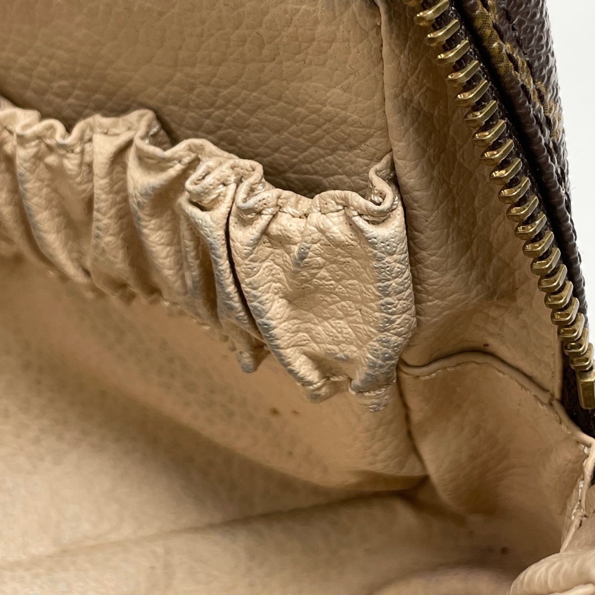 ルイヴィトン トゥルース トワレット 23 化粧ポーチ モノグラム バッグ 楽天市場】【バッグ】LOUIS VUITTON ルイ ヴィトン モノグラム