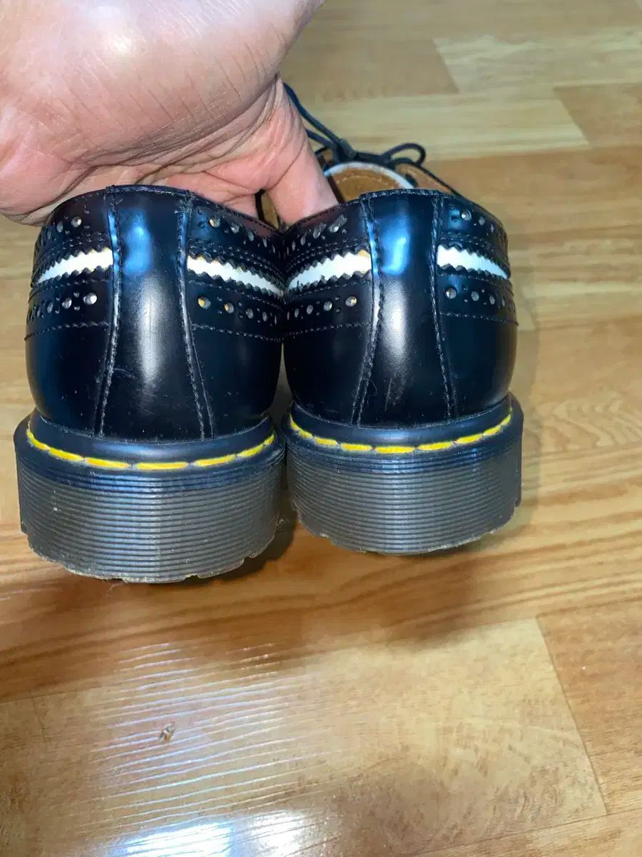 ウイングチップ シューズ