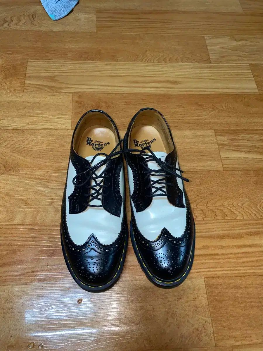 DR. MARTENS ドクターマーチン ブラック 白 ウイングチップ シューズ 260