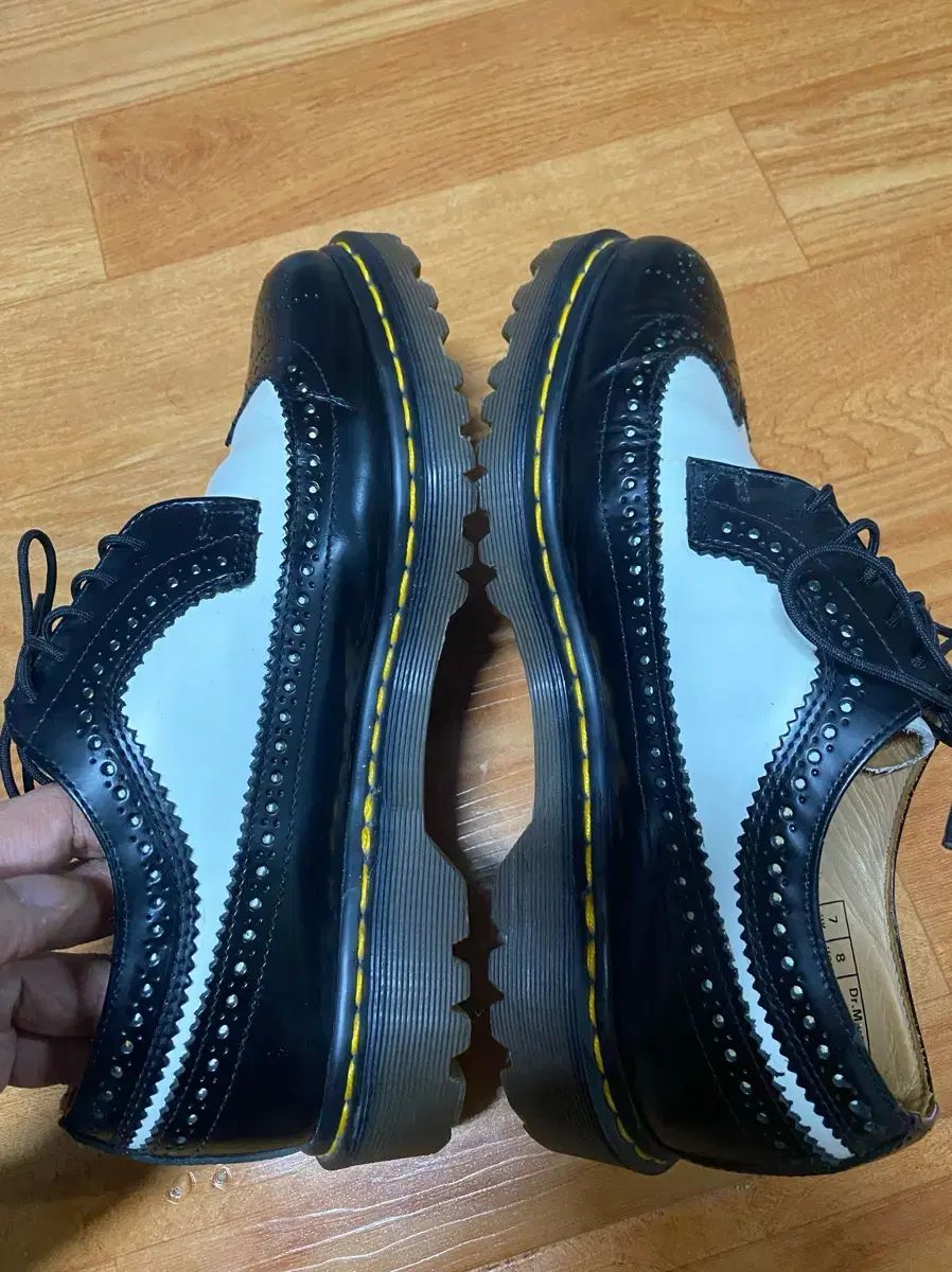  DR MARTENS ドクターマーチン ブラック 白 ウイングチップ シューズ 260 ローファー ブーツ 革靴