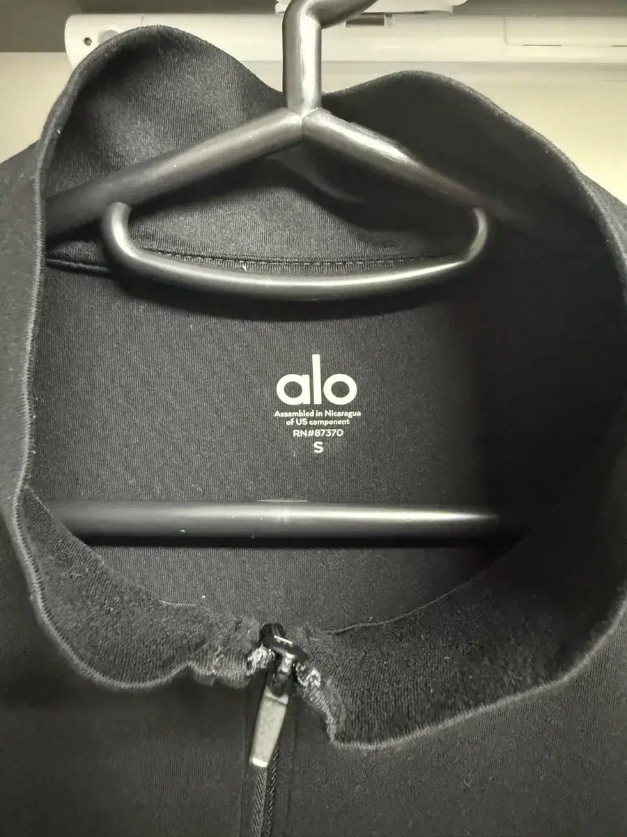 S alo yoga Rハーフジップアップ ブラック