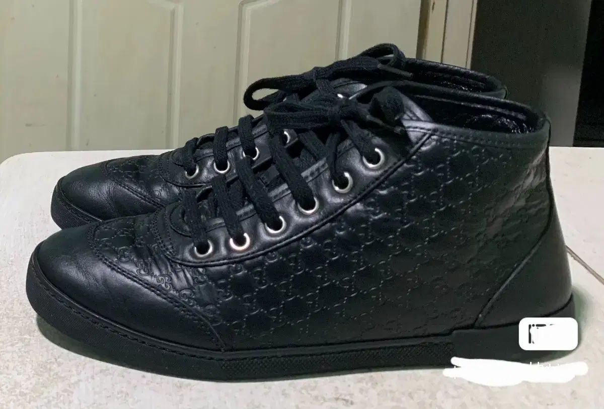 ハイトップ スニーカー