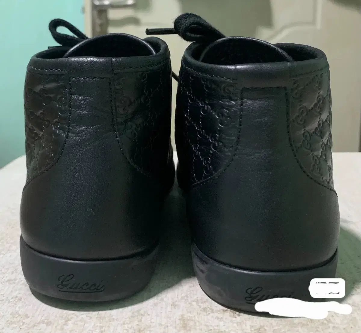 グッチ ブラックロゴ