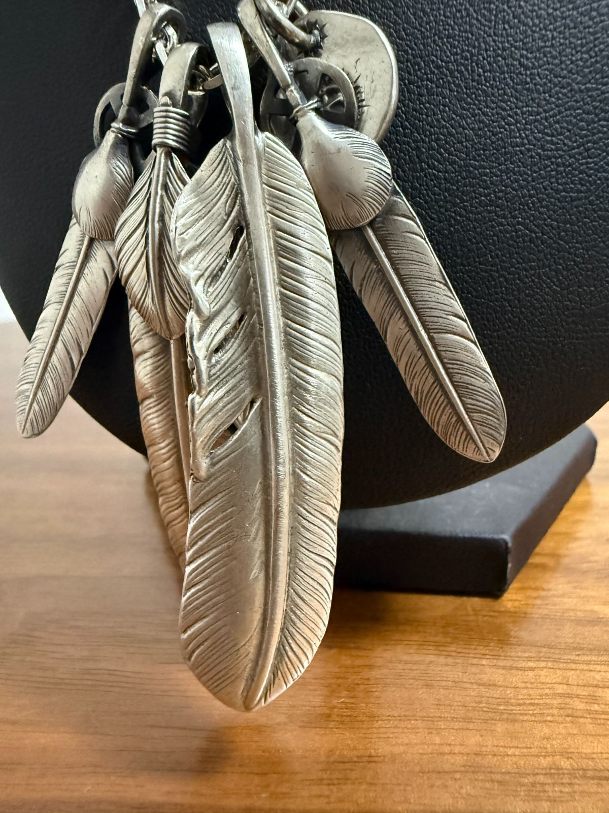 ゴローズ 上銀特大フェザー左 プレーン特大フェザー右 SVハートホイールフェザー大 ２ 太陽inメタル大 金メタルホイール付イーグルフック細角チェーン 70 cm セットアップ